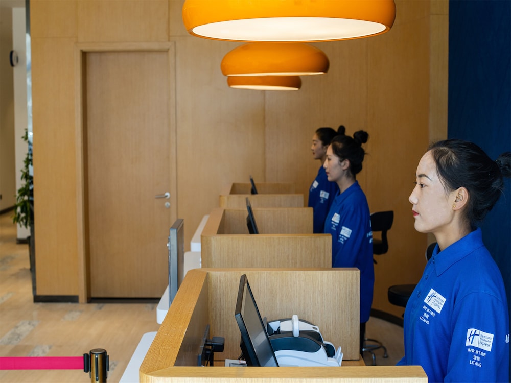 holiday inn express litang
