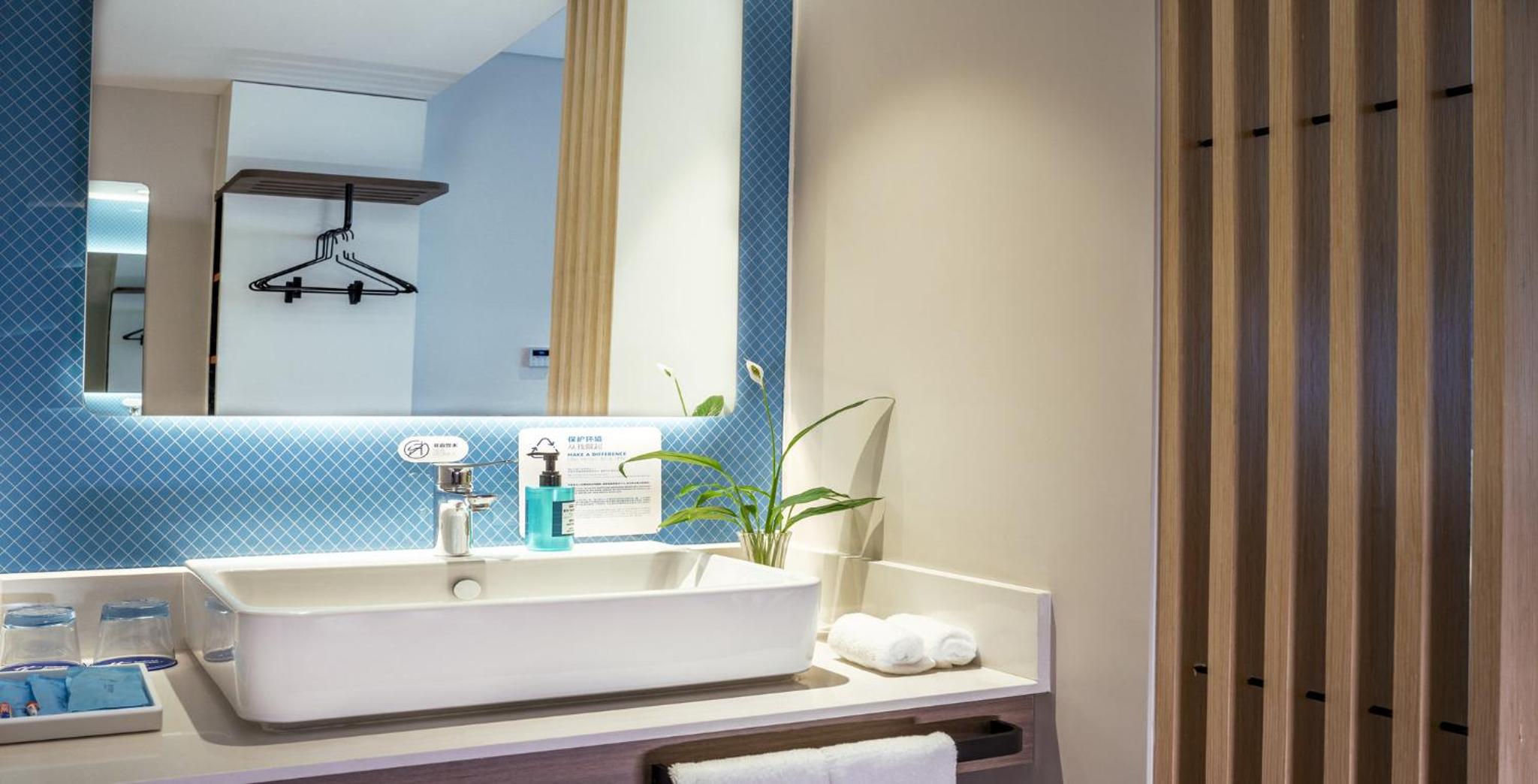 holiday inn express urumqi station an ihg hotel