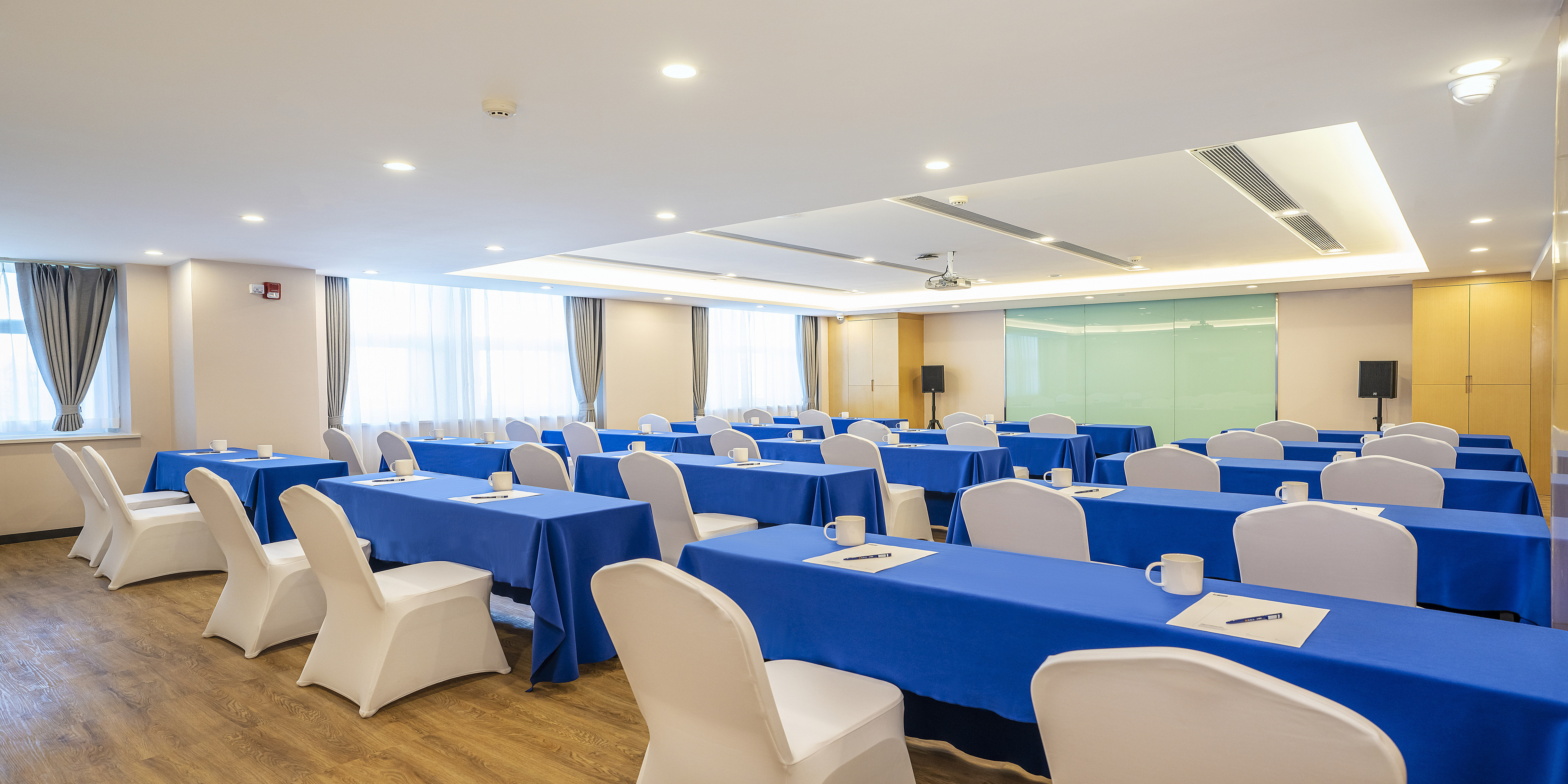 holiday inn express urumqi station an ihg hotel