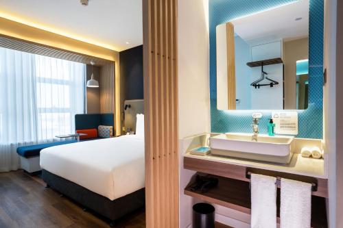 holiday inn express urumqi station an ihg hotel