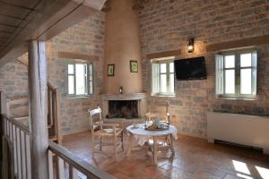 akrolithi guesthouse