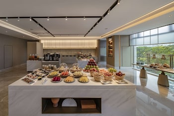 doubletree by hilton shenzhen nanshan hotel and residences