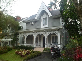 villa kota bunga mawar