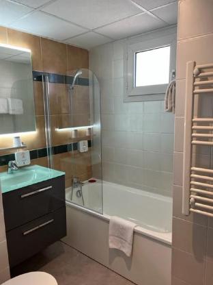 adonis arc hotel aix