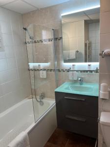 adonis arc hotel aix