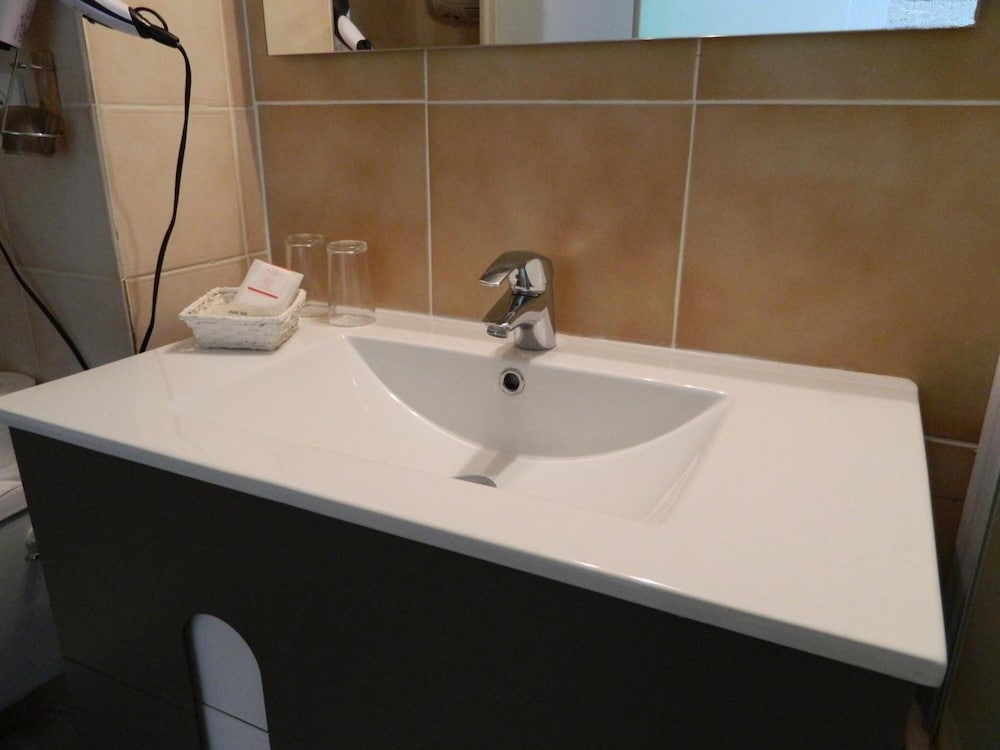 adonis arc hotel aix