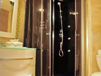adonis arc hotel aix