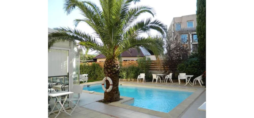 adonis arc hotel aix