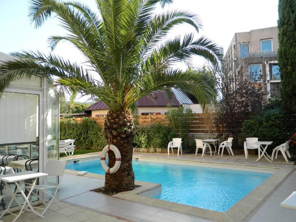 adonis arc hotel aix