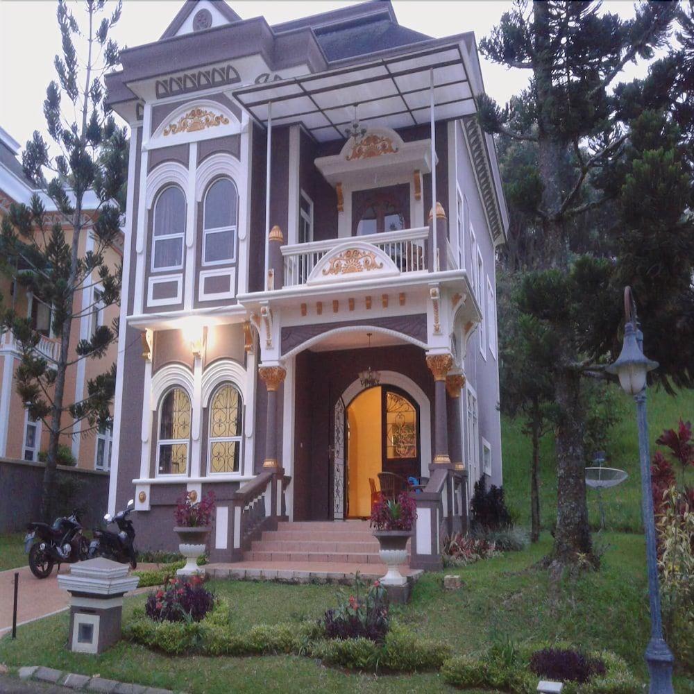 Villa Kota Bunga Azalea,Cianjur>>Bogor,3 star