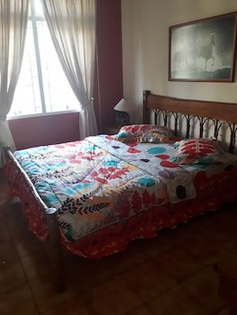 villa kota bunga azalea