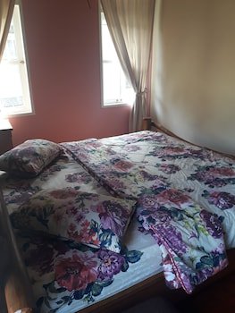 villa kota bunga azalea