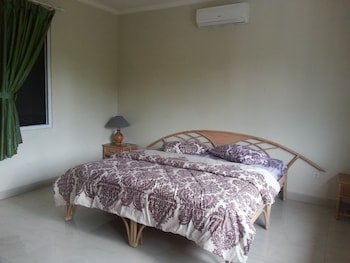 villa kota bunga azalea