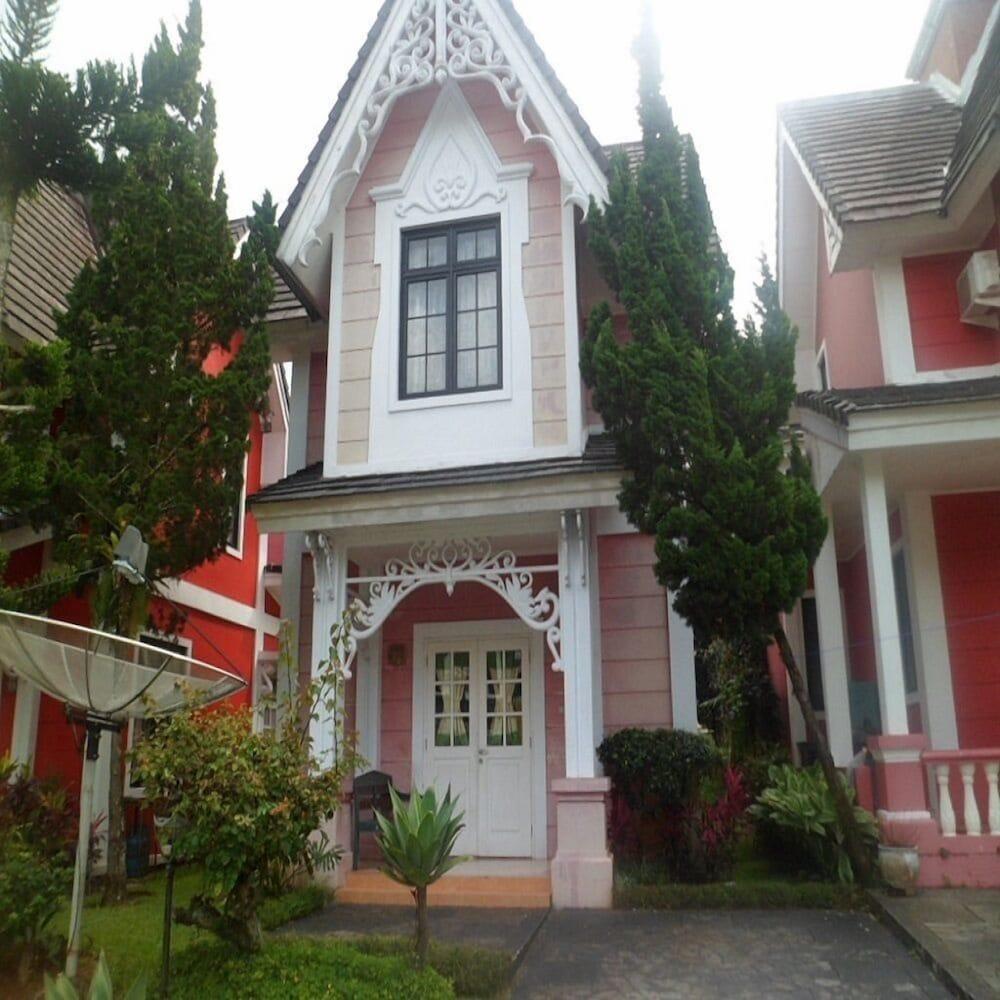 villa kota bunga peony