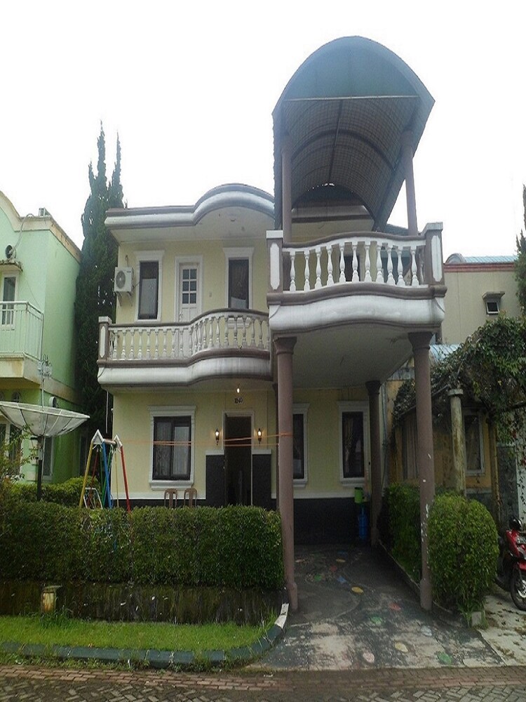 villa kota bunga peony