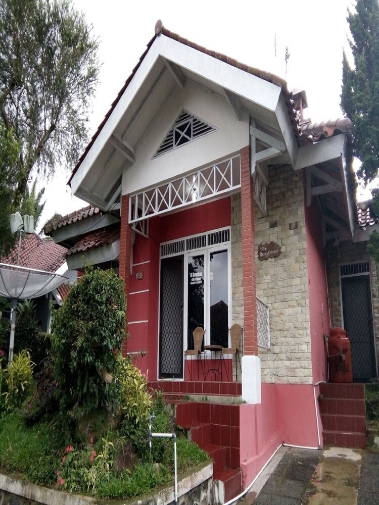 villa kota bunga peony