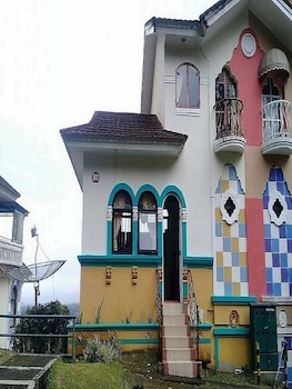 villa kota bunga peony