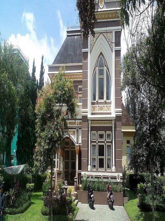 villa kota bunga peony