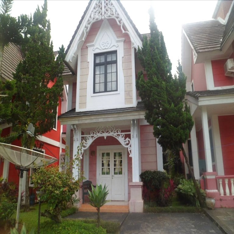 villa kota bunga peony