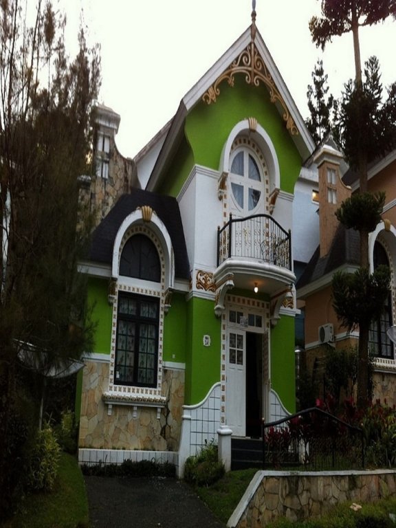 villa kota bunga peony