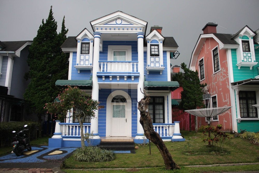 villa kota bunga peony