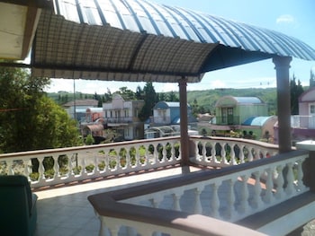 villa kota bunga protea