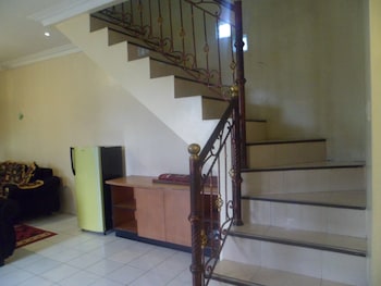 villa kota bunga protea