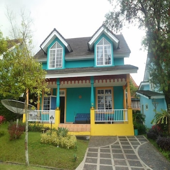 villa kota bunga violet