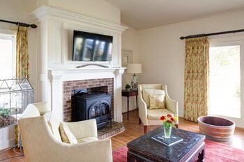 the farmhouse at veritas