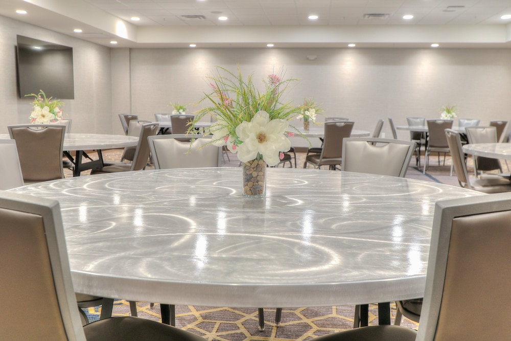 holiday inn and suites pigeon forge convention center by ihg