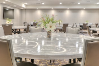 holiday inn and suites pigeon forge convention center by ihg