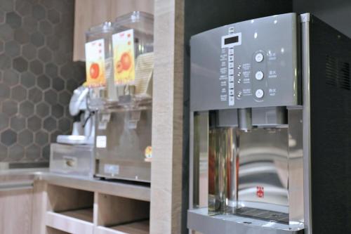 kiwi share hotel zhongli station branch hostel