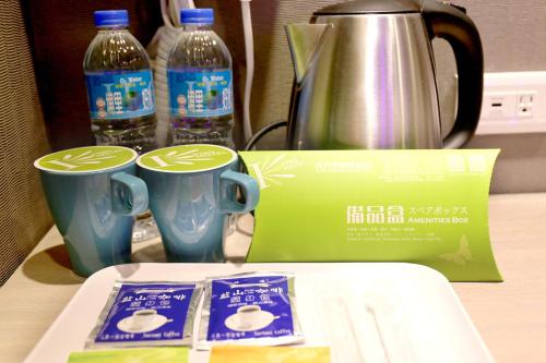 kiwi share hotel zhongli station branch hostel