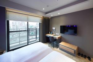 kiwi share hotel zhongli station branch hostel