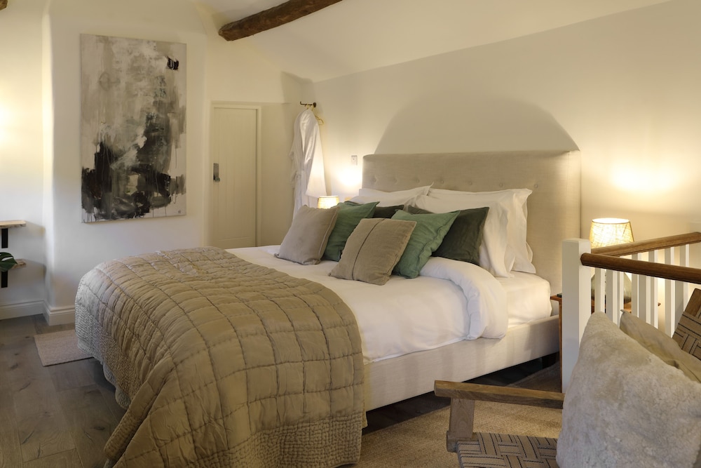 the feathered nest country inn