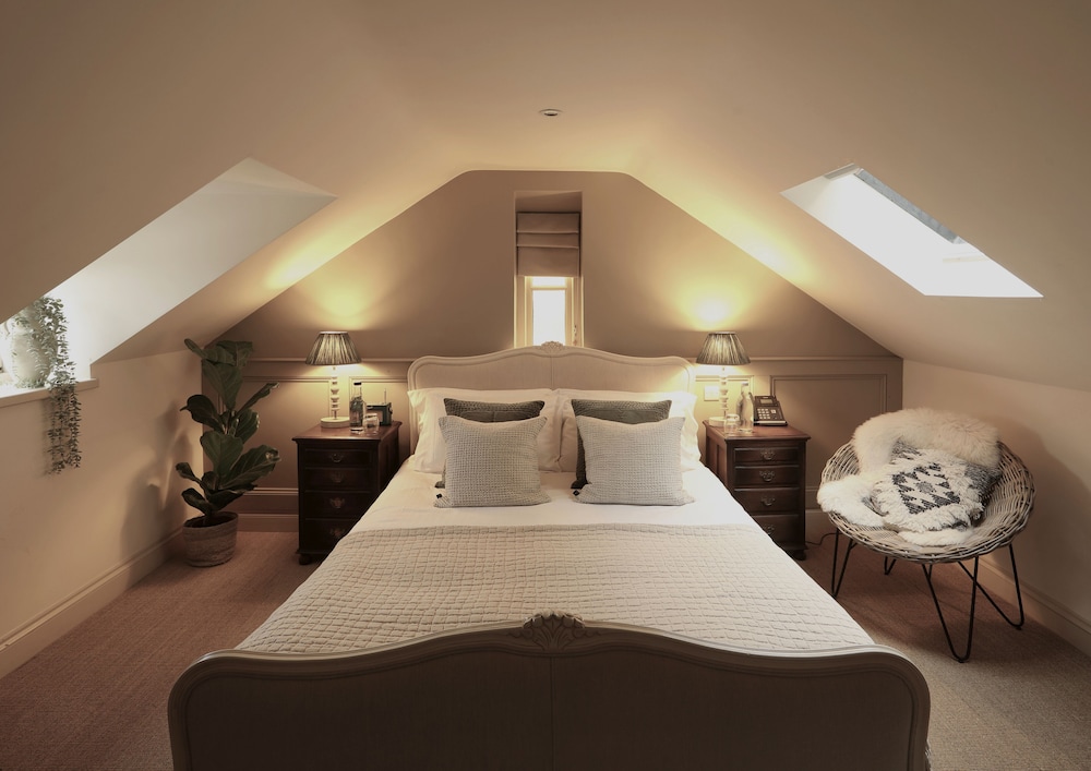 the feathered nest country inn