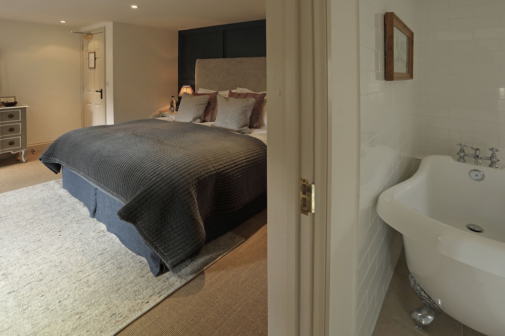 the feathered nest country inn