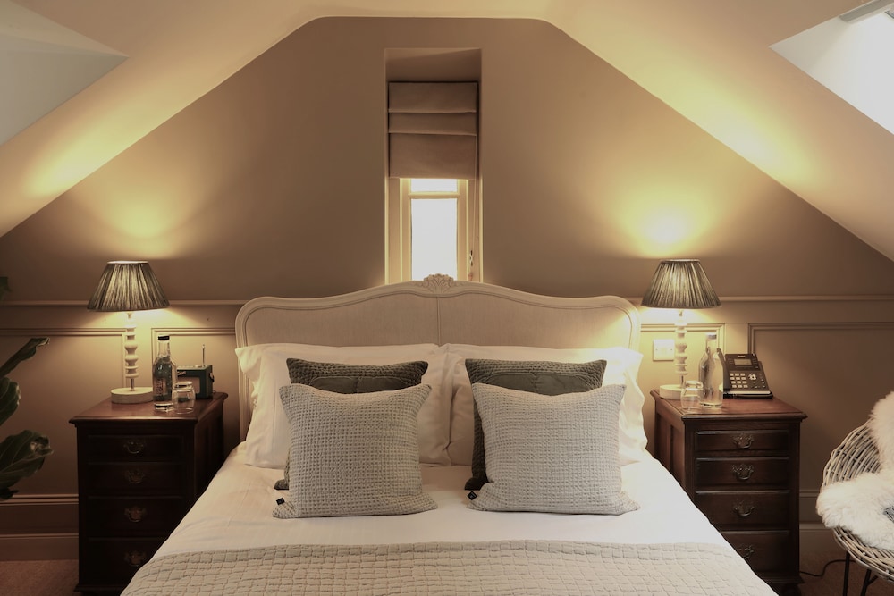 the feathered nest country inn