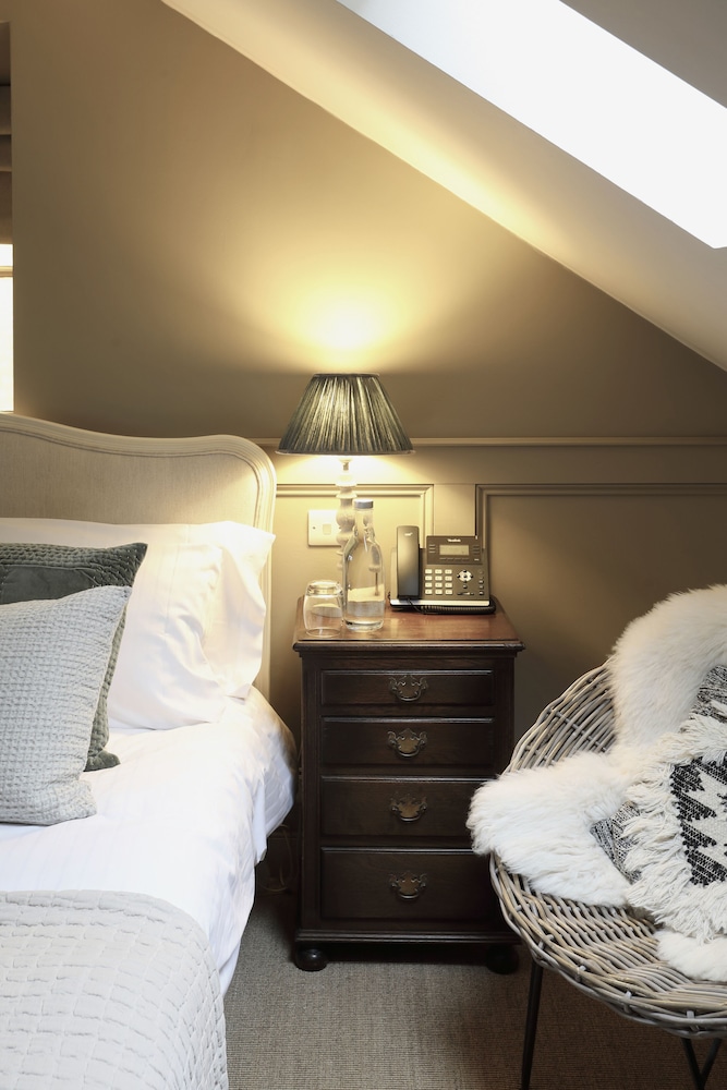 the feathered nest country inn