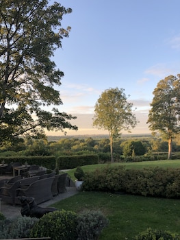 the feathered nest country inn