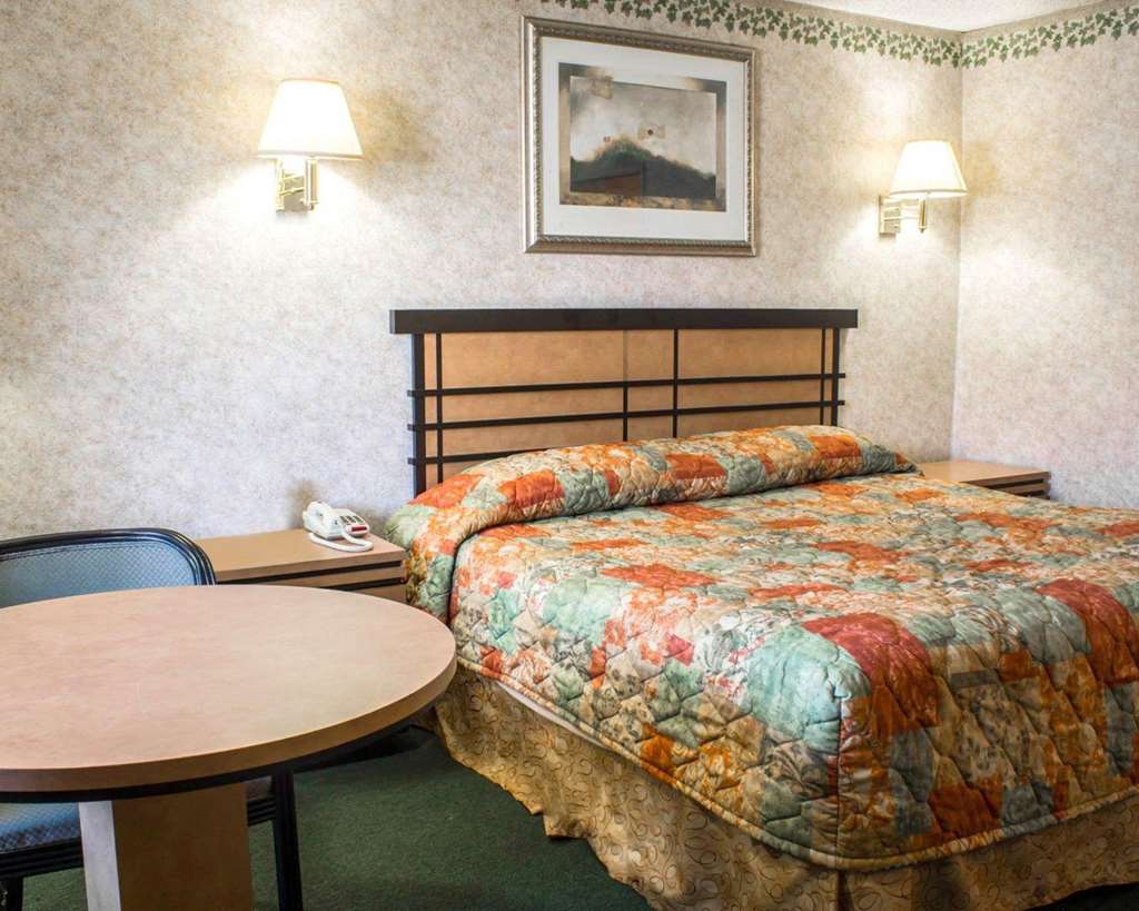 econo lodge inn and suites colonie center mall