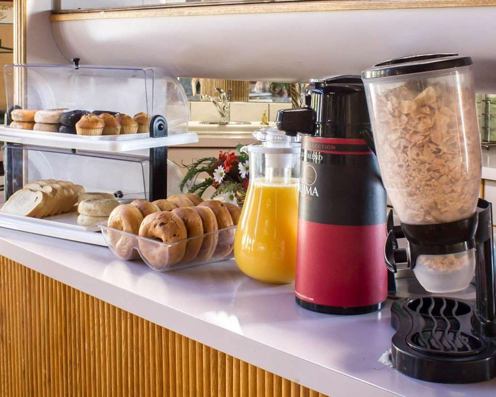 econo lodge inn and suites colonie center mall