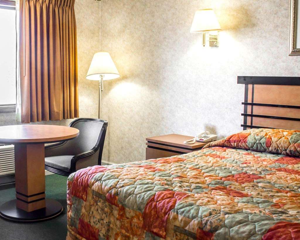 econo lodge inn and suites colonie center mall