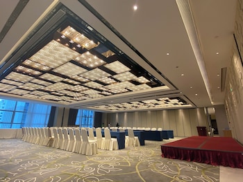 Holiday Inn Guangzhou South Lake, An Ihg Hotel,Foshan>>Baiyun,4 star