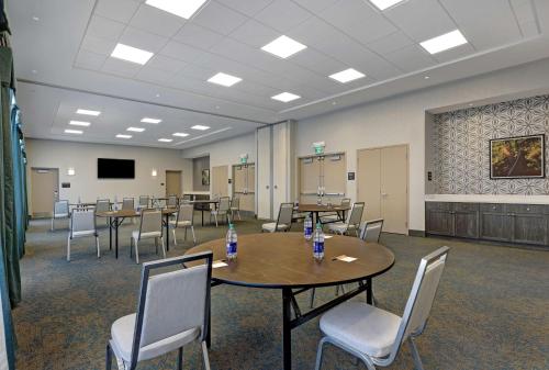 hampton inn and suites by hilton belleville
