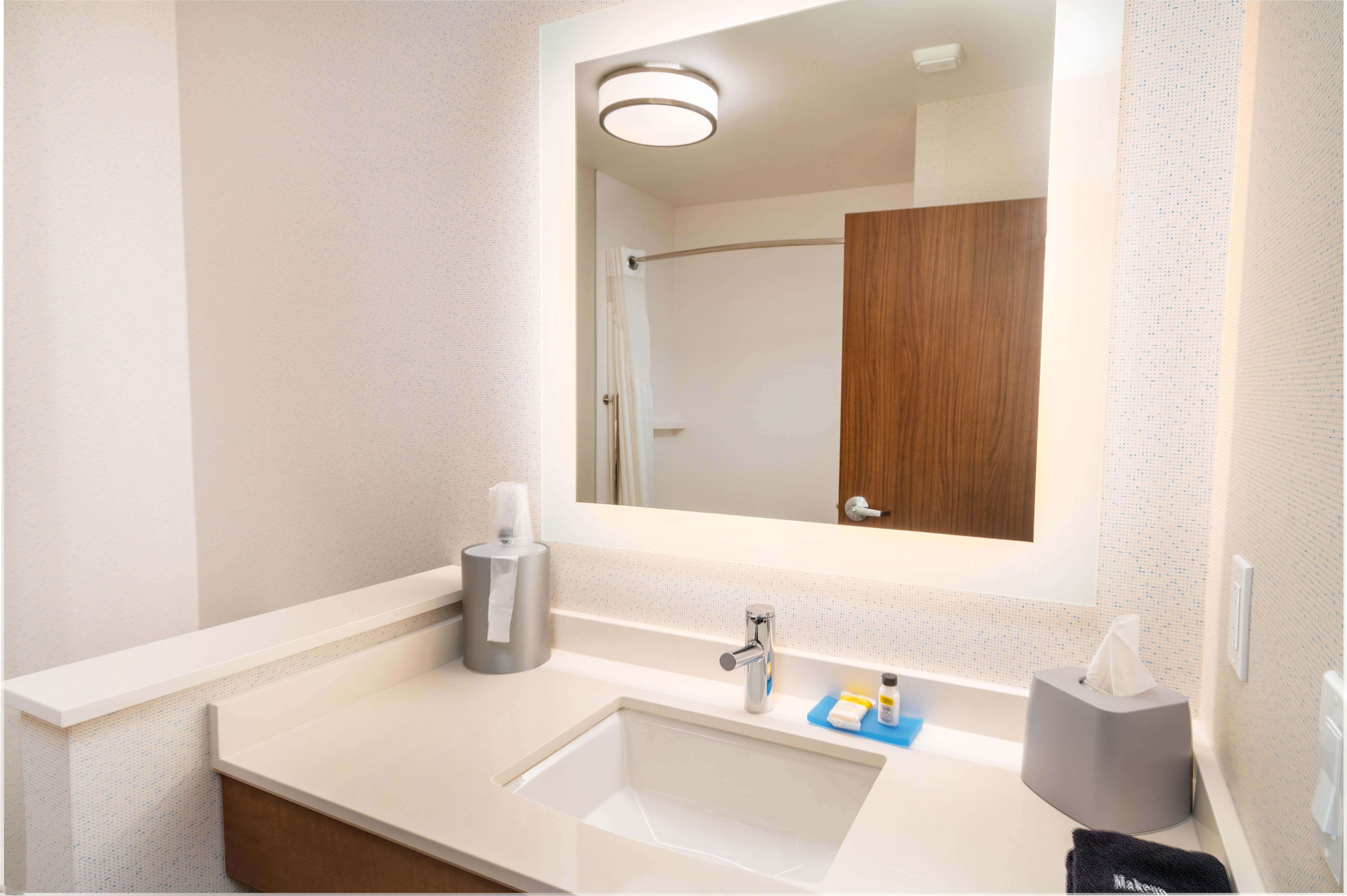 hol inn exp and suites las vegas e tropicana