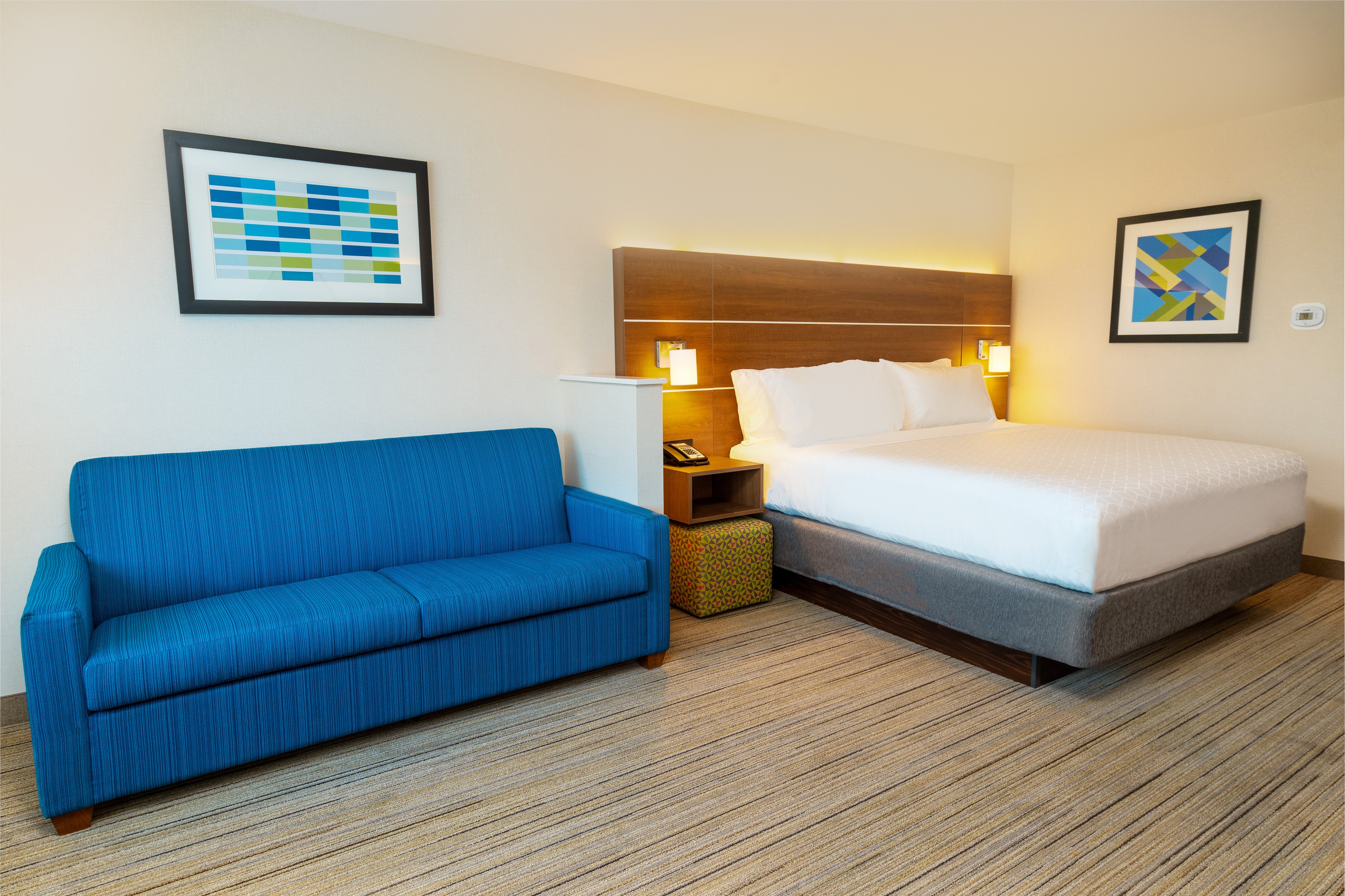 hol inn exp and suites las vegas e tropicana