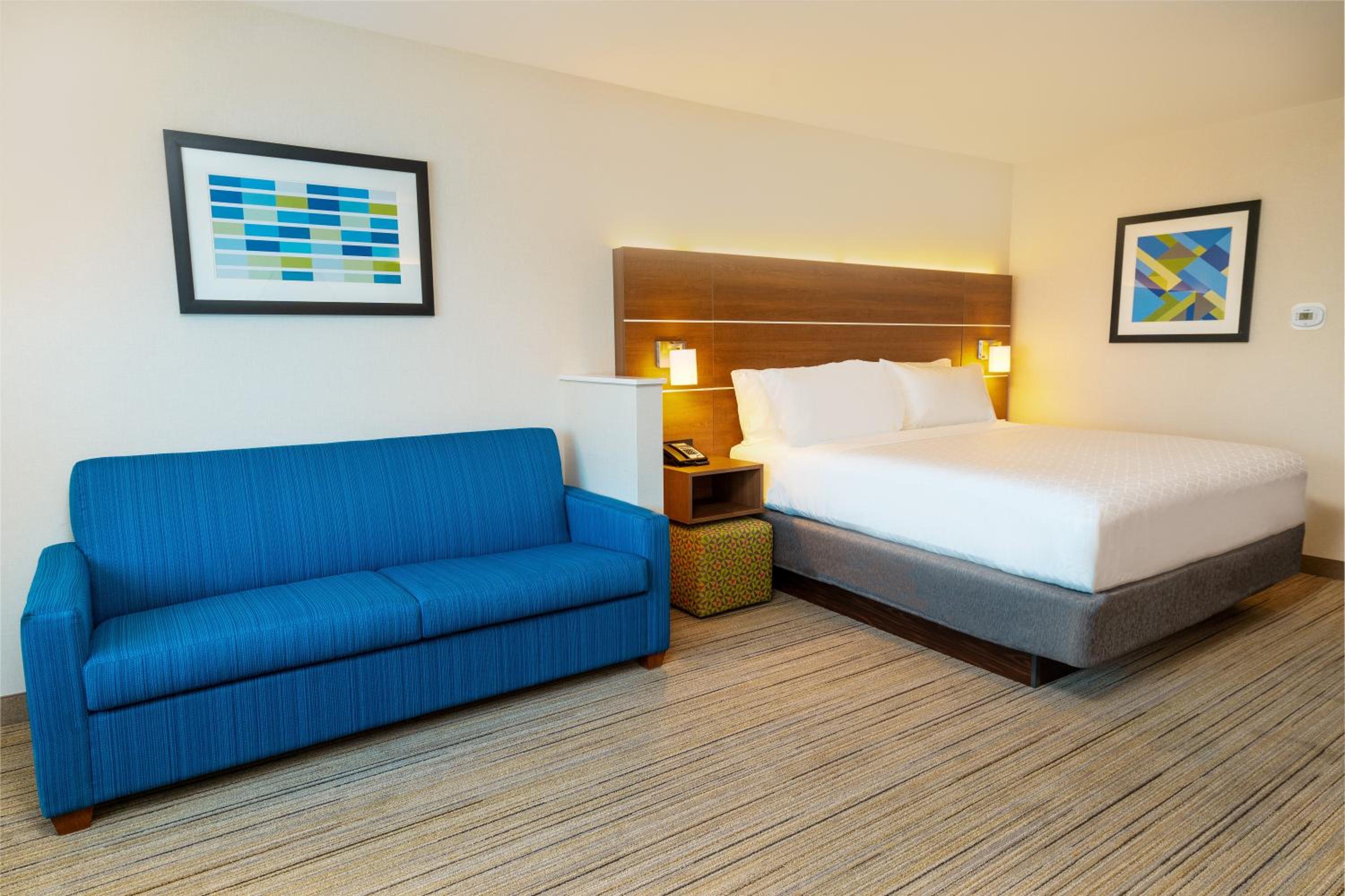 hol inn exp and suites las vegas e tropicana