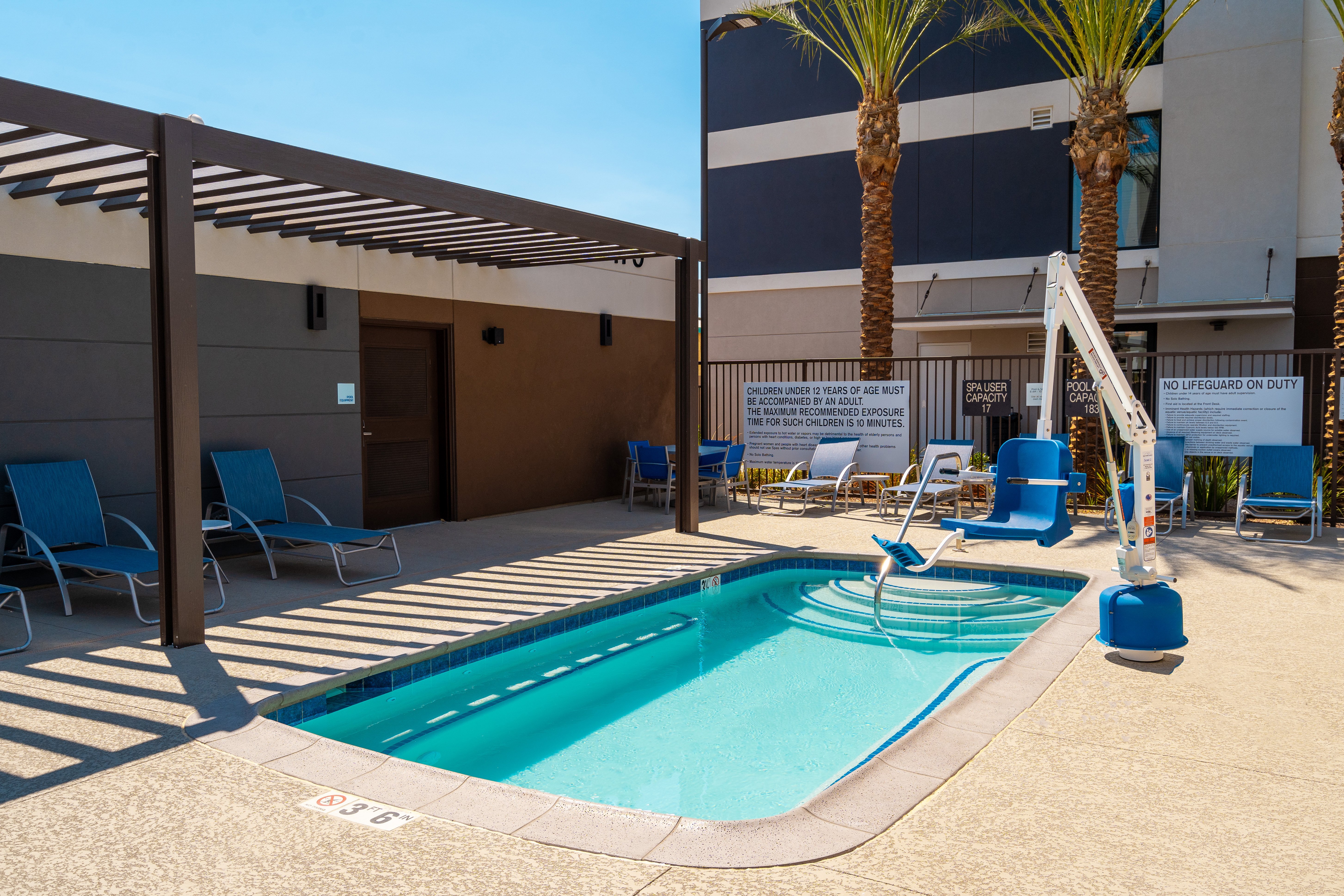 hol inn exp and suites las vegas e tropicana