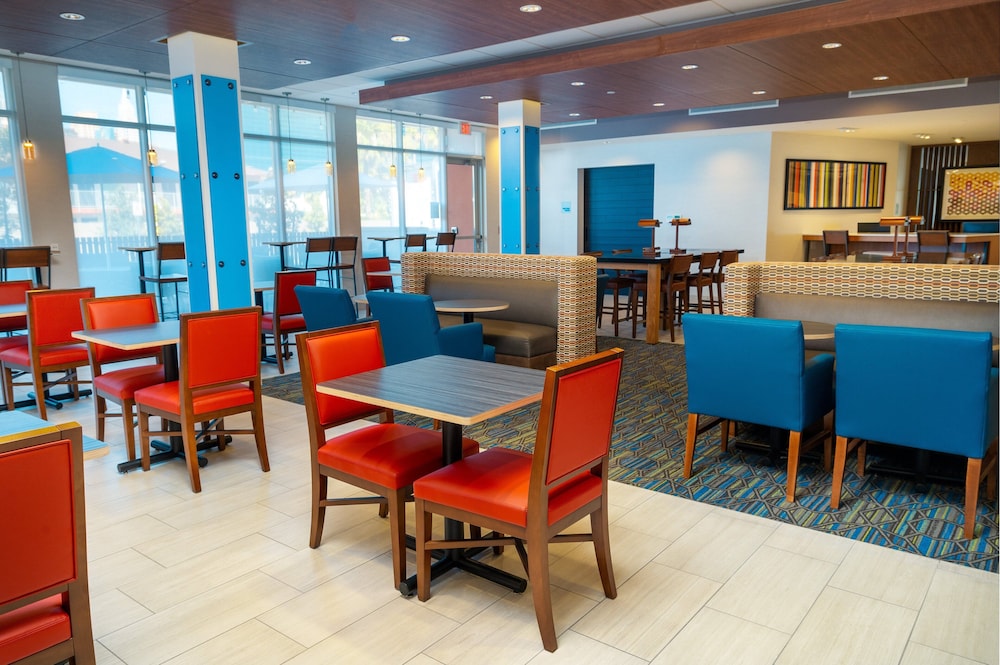 hol inn exp and suites las vegas e tropicana